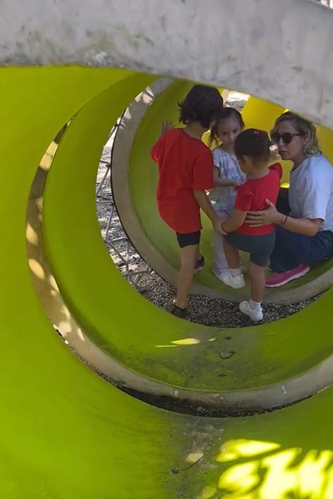 Montessori, educación personalizada, ambiente preparado, aprendizaje autónomo, desarrollo integral, método Montessori, respeto por el niño, actividades sensoriales, libertad dentro de los límites, comunidad de aprendizaje.