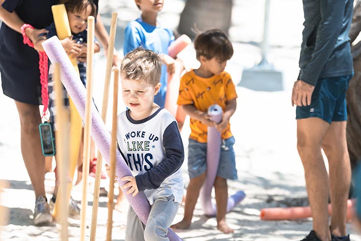 Montessori, educación personalizada, ambiente preparado, aprendizaje autónomo, desarrollo integral, método Montessori, respeto por el niño, actividades sensoriales, libertad dentro de los límites, comunidad de aprendizaje.